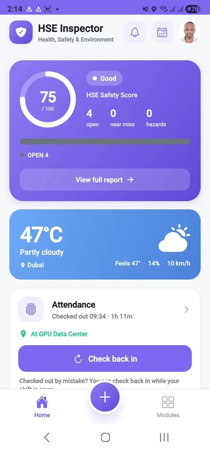 The field app home screen: HSE safety score, open items, weather and attendance check-in